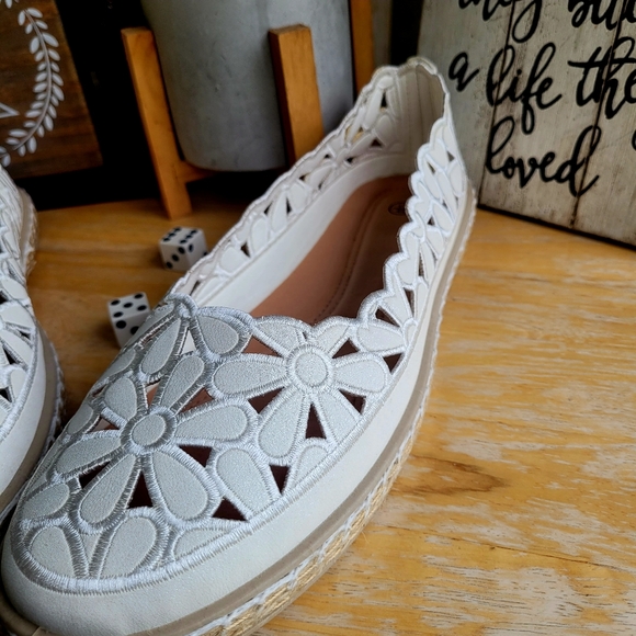 HEAWISH Women’s Daisy Ballet Flat - Picture 10 of 10